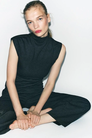 Топ из мягкой ткани с драпировкой сбоку- Заказать в России