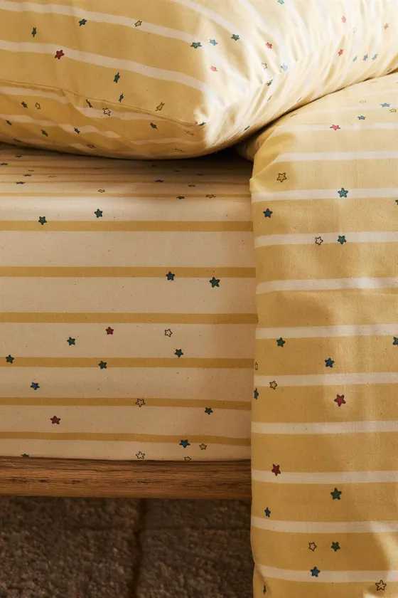 Детская простынь с звездами на резинке