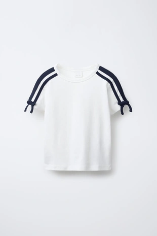 Футболка с полосами и бантами