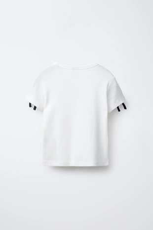 Футболка с полосами и бантами