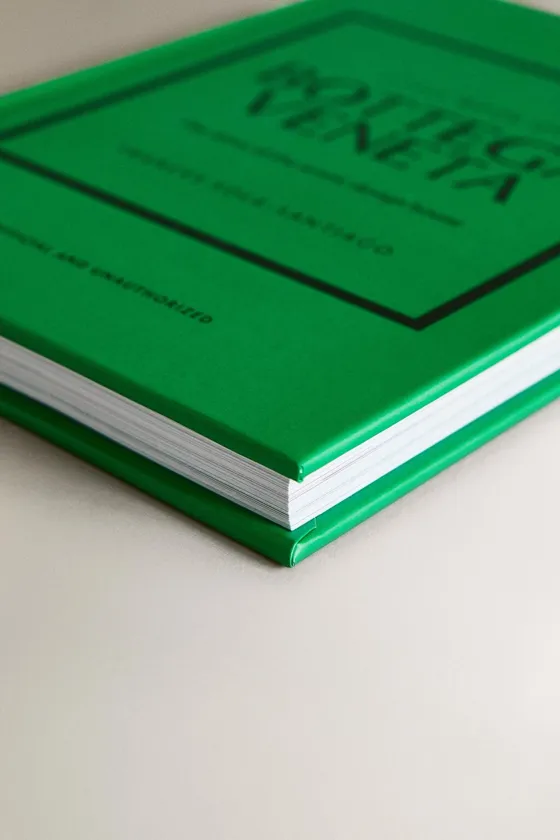 Книга the little book of bottega veneta