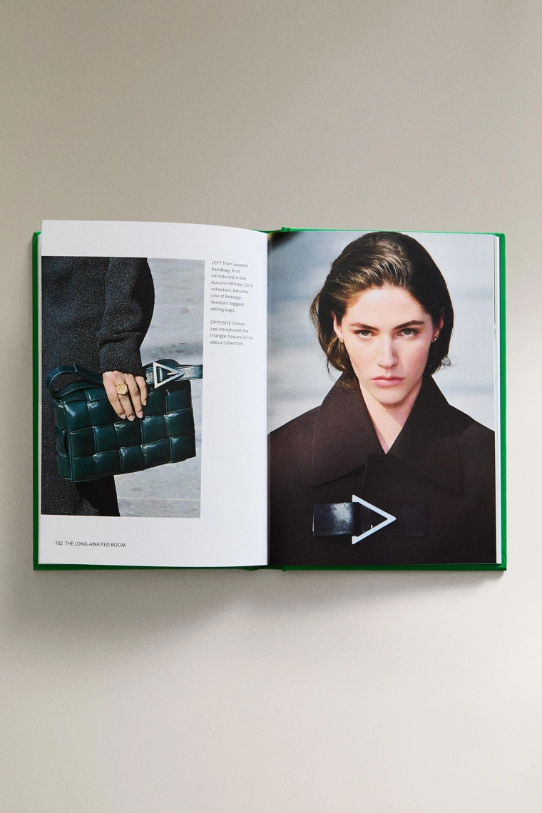 Маленькая книга bottega veneta (на английском)
