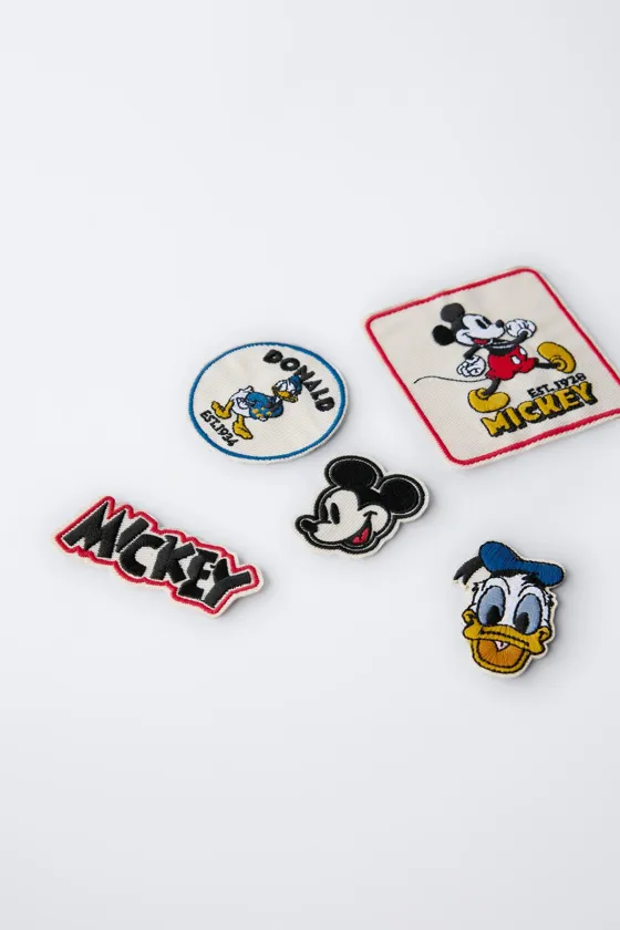 Набор из пяти заплаток с изображениями микки мауса и дональда дака © disney
