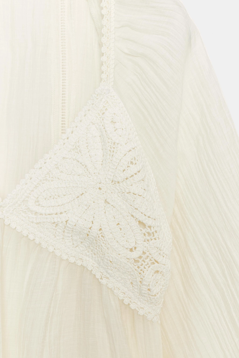 Блузка с кружевными вставками