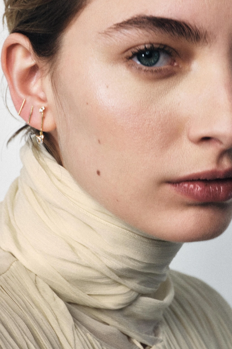 Набор минималистичных серёжек с кристаллами