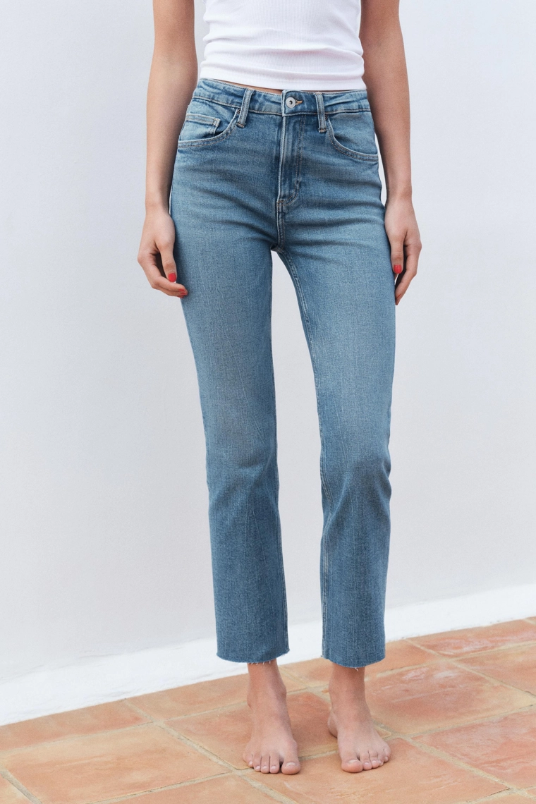 Джинсы zara в стиле high-waist с укороченным широким подолом