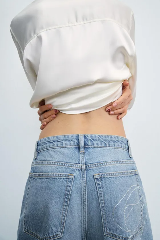 ДЖИНСЫ  ОВЕРСАЙЗ С ВЫСОКОЙ ПОСАДКОЙ И СТРАЗАМИ