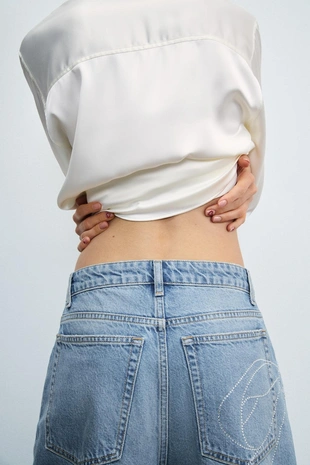 Джинсы  оверсайз с высокой посадкой и стразами- Заказать в России