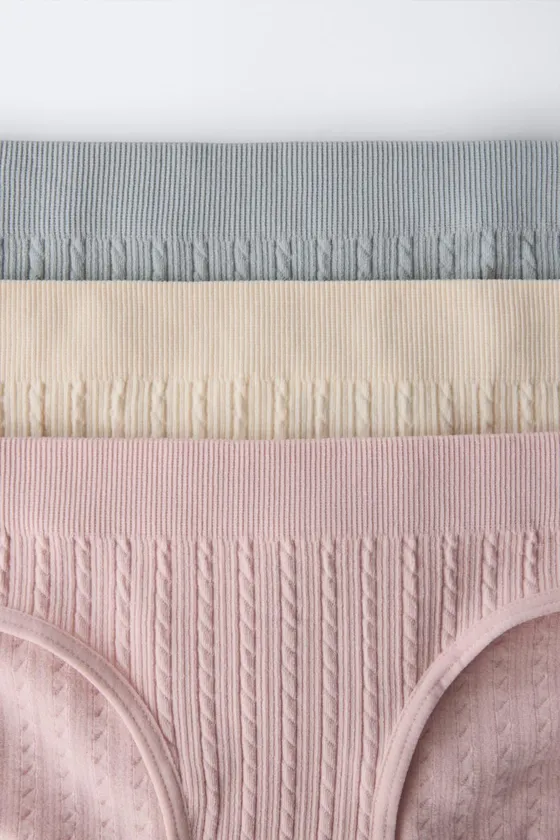 Для возраста 8-14 лет / три шт. брифов без швов в упаковке