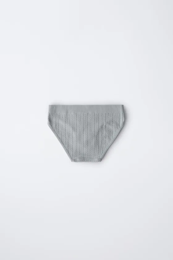 Для возраста 8-14 лет / три шт. брифов без швов в упаковке