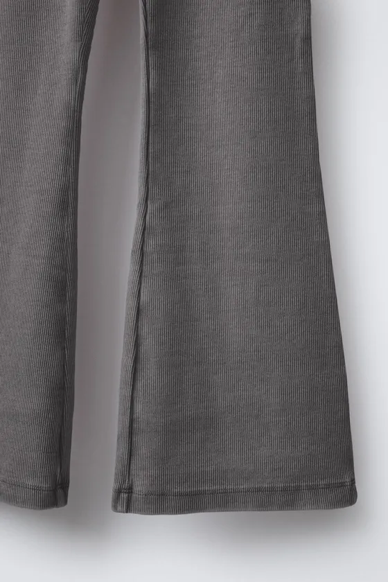 КОМПЛЕКТ ИЗ ФУТБОЛКИ И  ЛЕГИНСОВ FLARE С ЭФФЕКТОМ ПОТЕРТОСТИ