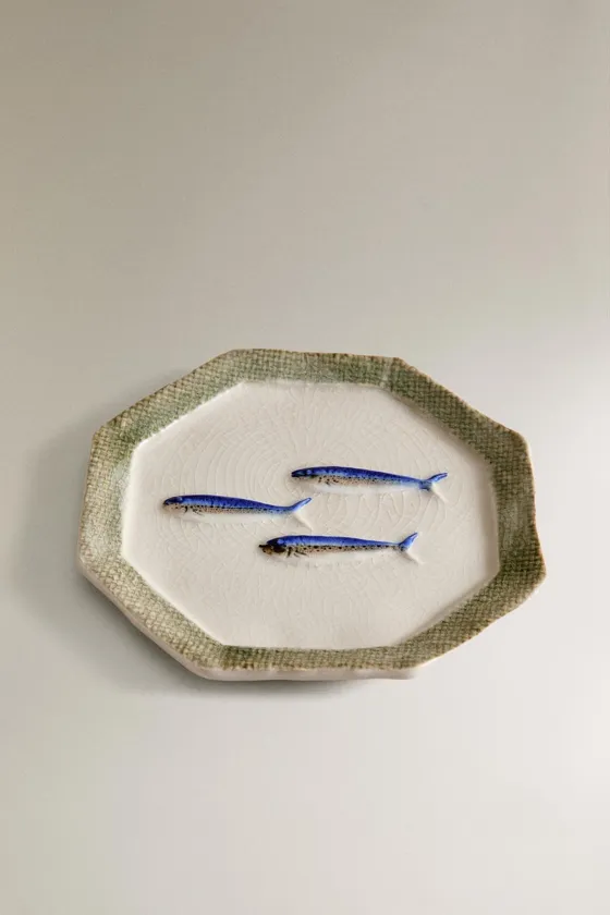 керамическая десертная тарелка с рыбой