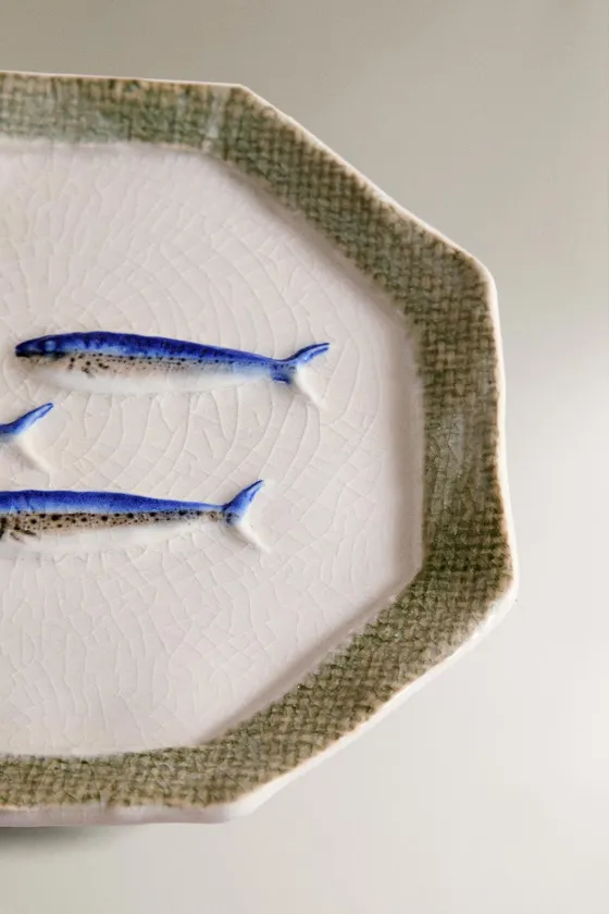 керамическая десертная тарелка с рыбой