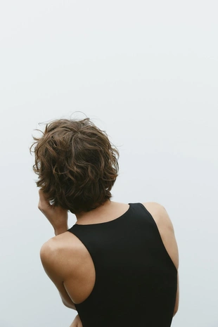 Боди из полиамида с горловиной халтер