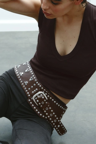 Футболка с V-образным вырезом- Заказать в России