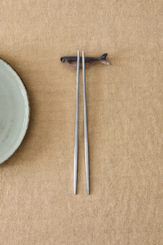 упаковка керамических подставок для рыбных палочек для еды в упаковке по 2 штуки