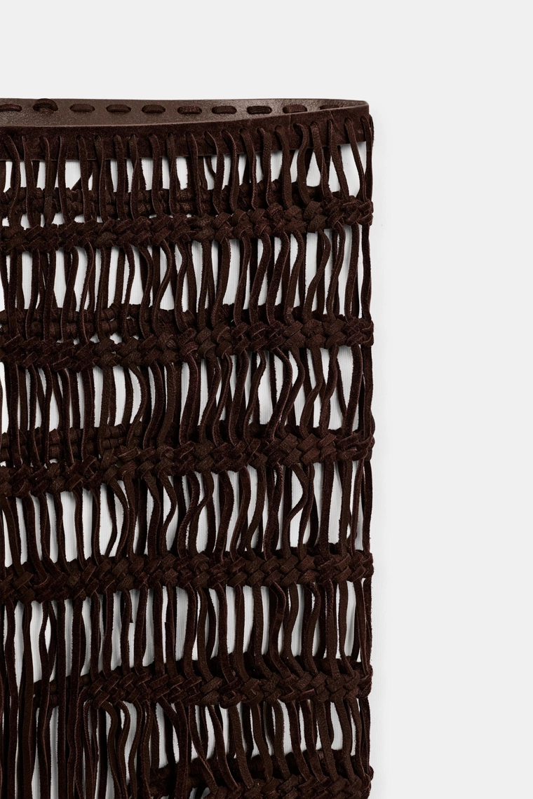 Кожаный ремень крючком с кисточками