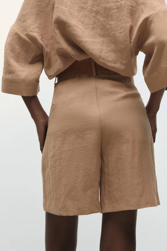 ШОРТЫ С РЕМНЕМ И ЗАЩИПАМИ