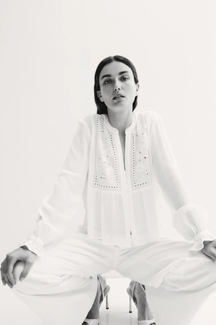 Укороченная блуза с ажурной вышивкой- Заказать в России