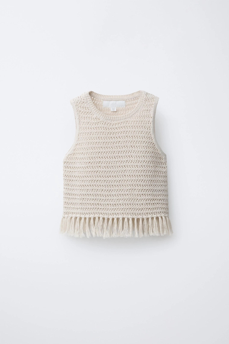 Топ с отделкой кисточками