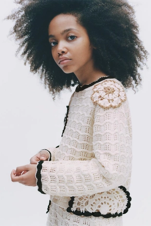 Свитер из кружева кроше с цветочным узором- Заказать в России