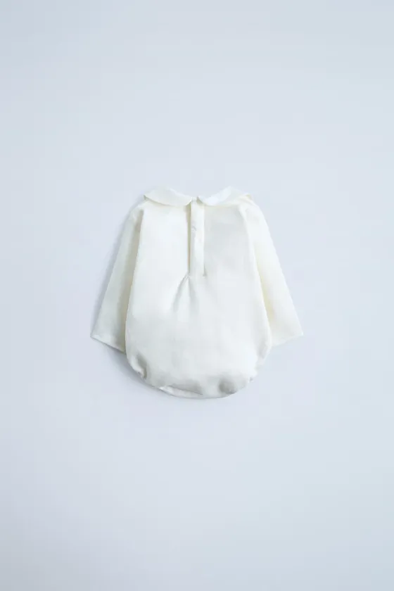 Боди с отложным воротником и вышивкой цветов