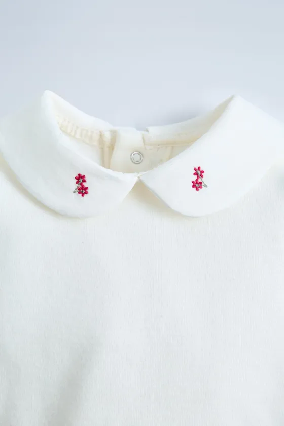 Боди с отложным воротником и вышивкой цветов