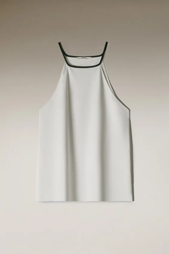 Топ с галстуком на шее