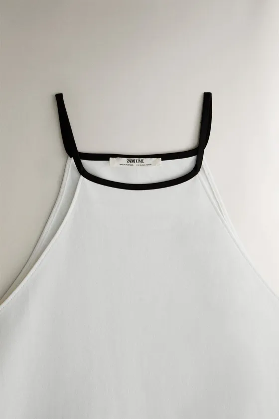 Топ с галстуком на шее