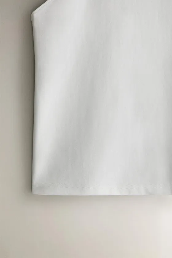 Топ с галстуком на шее