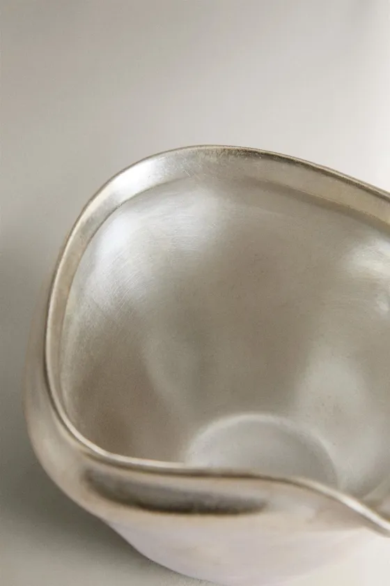 Декоративная керамическая и серебряная чаша