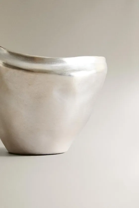 Декоративная керамическая и серебряная чаша