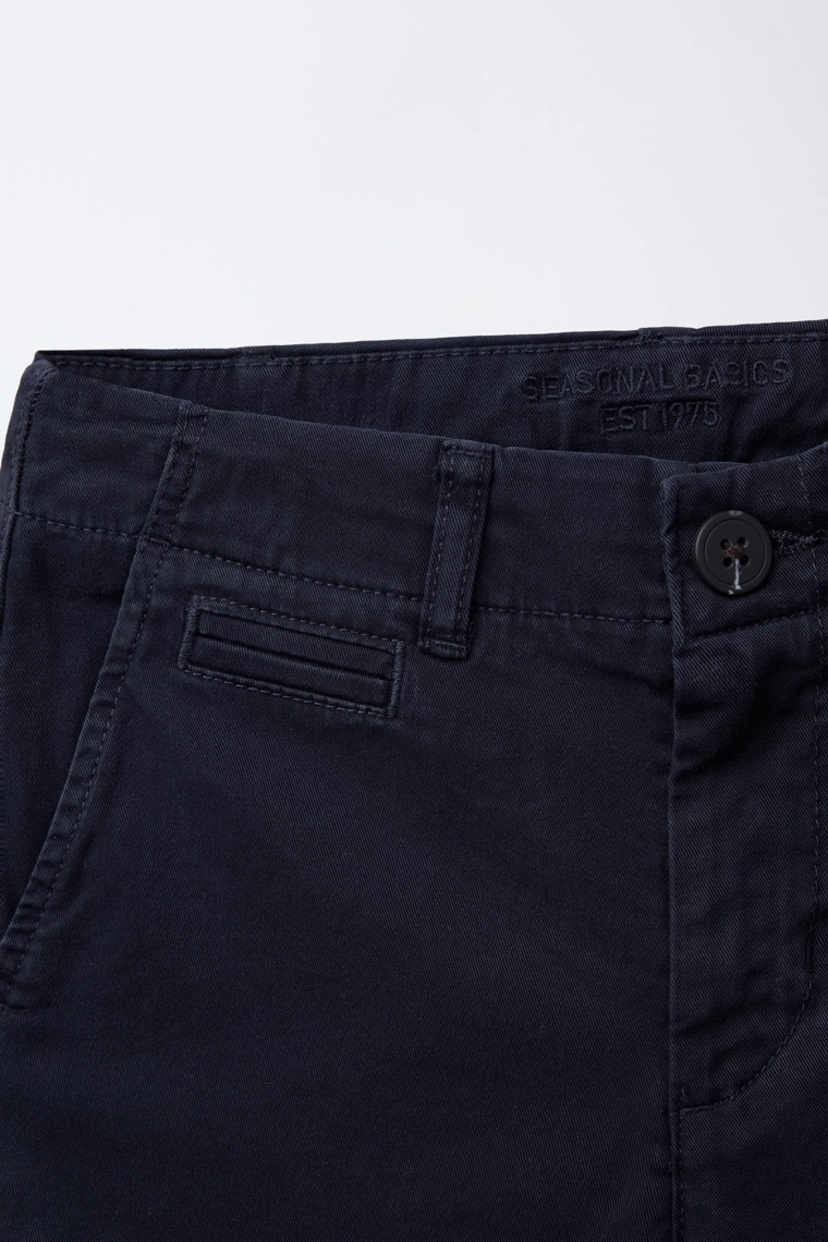 Шорты бермуды с завышенной посадкой basic slim fit