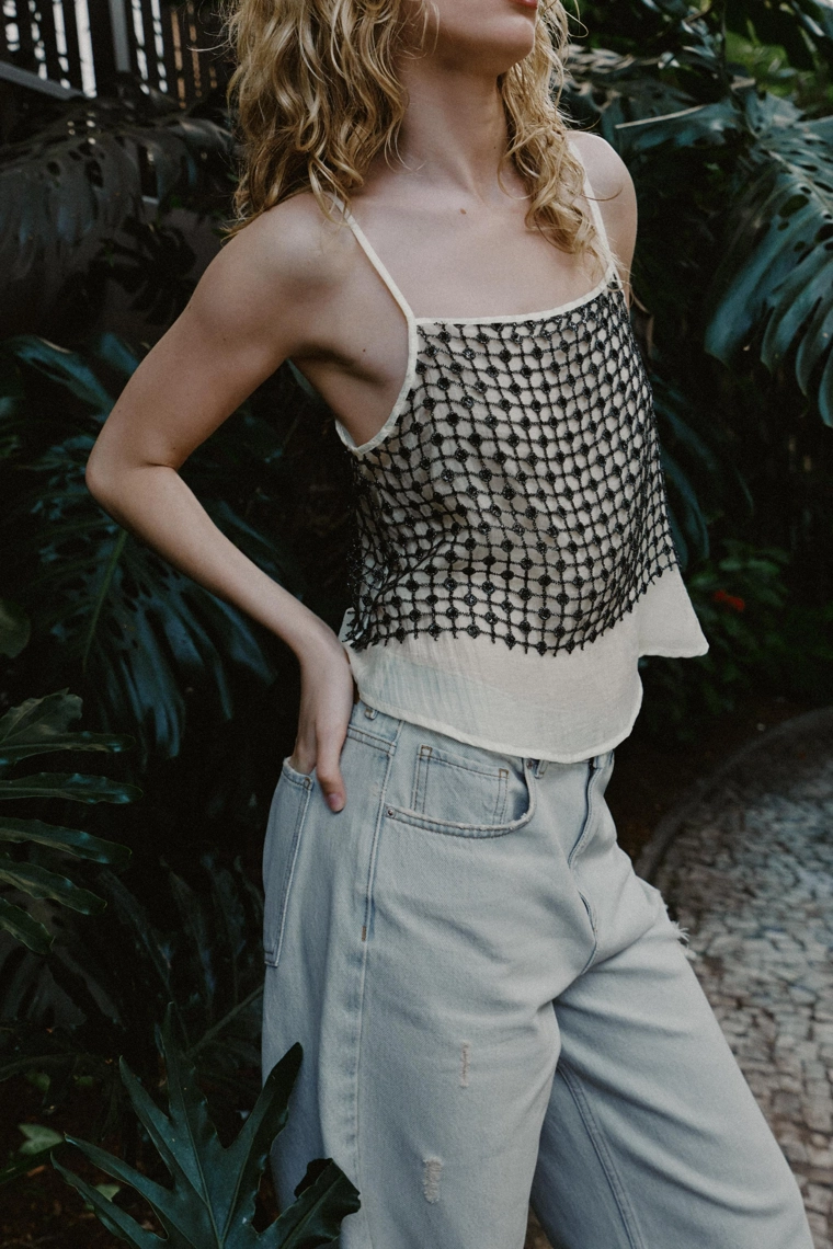 Топ с пайетками и металлическими нитями