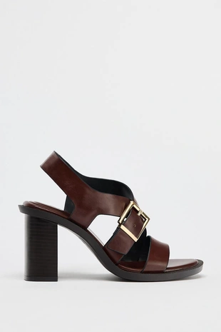 Кожаные босоножки на высоком каблуке с пряжкой- Заказать в России