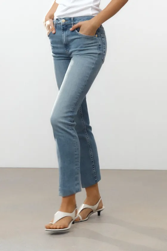 ДЖИНСЫ BOOTCUT CROPPED С ВЫСОКОЙ ПОСАДКОЙ — ZW COLLECTION