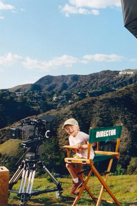 ФУТБОЛКА С ЭФФЕКТОМ ПОТЕРТОСТИ И НАДПИСЬЮ