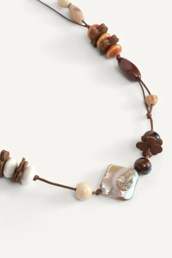 Ожерелье с бисерными деталями limited edition