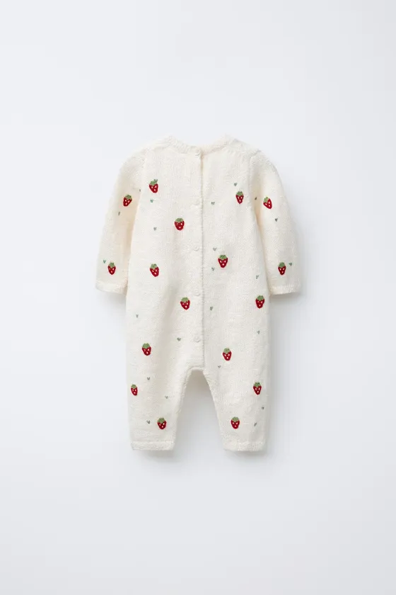 ТРИКОТАЖНЫЙ КОМБИНЕЗОН С ВЫШИВКОЙ «КЛУБНИКА»