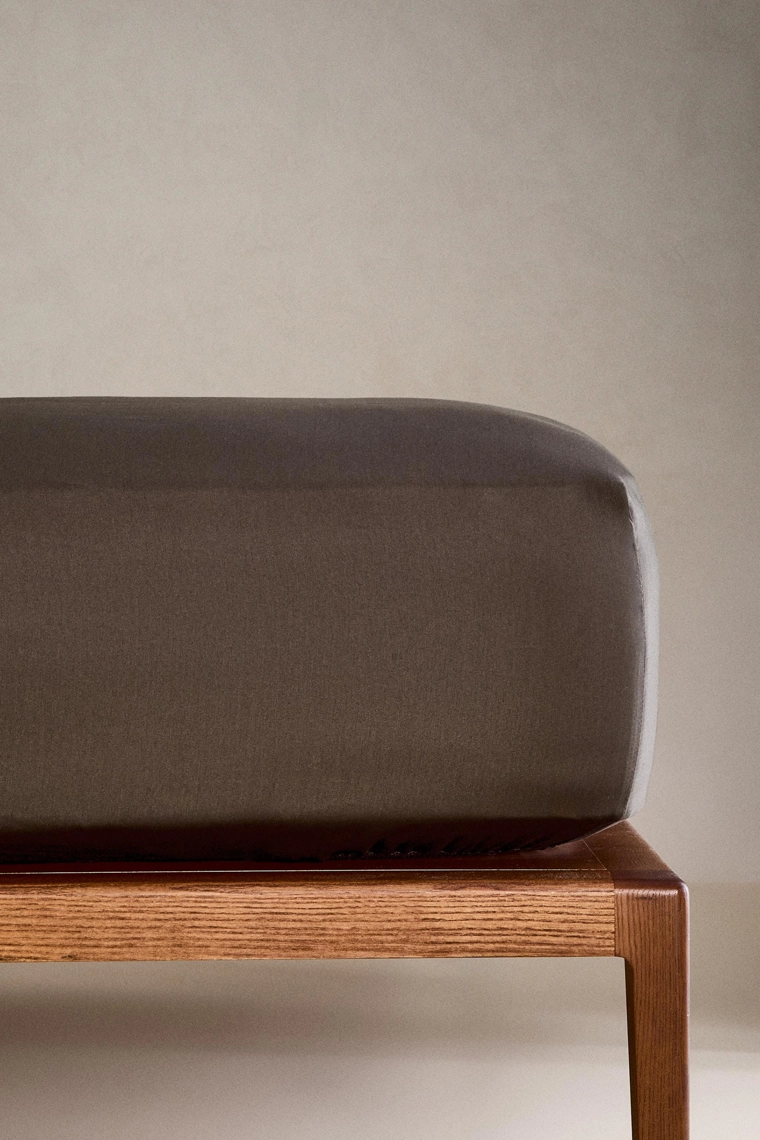 Сатиновый простынь на резинке | 40 см (300 tc)