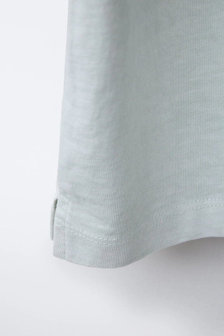 Футболка с эффектом износа с вышитой пальмой