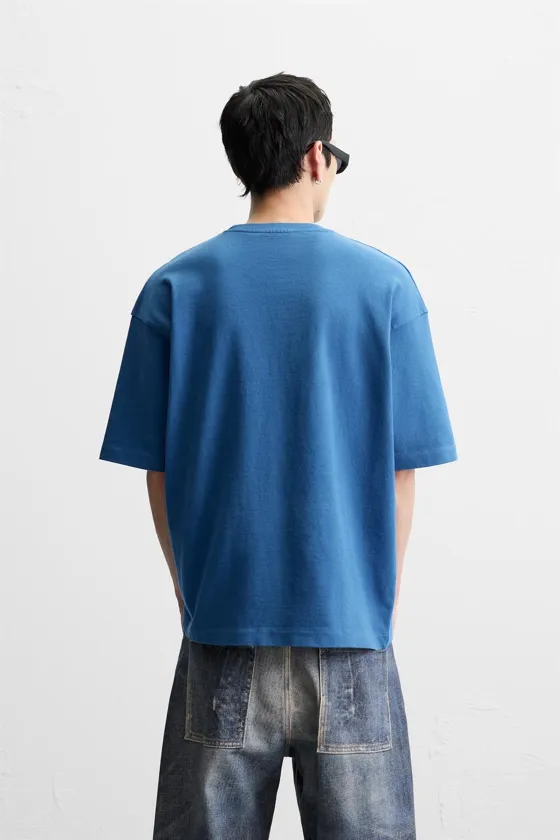 ФУТБОЛКА СВОБОДНОГО КРОЯ ИЗ ТКАНИ С ЭФФЕКТОМ ПОТЕРТОСТИ