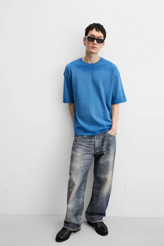 ФУТБОЛКА СВОБОДНОГО КРОЯ ИЗ ТКАНИ С ЭФФЕКТОМ ПОТЕРТОСТИ