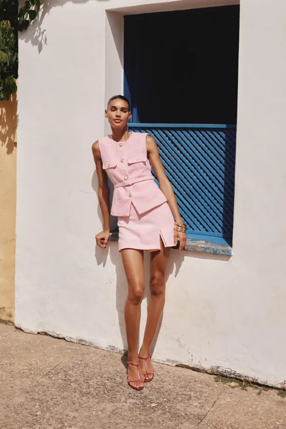 ЖИЛЕТ ИЗ РЕЛЬЕФНОЙ ТКАНИ С ПОЯСОМ