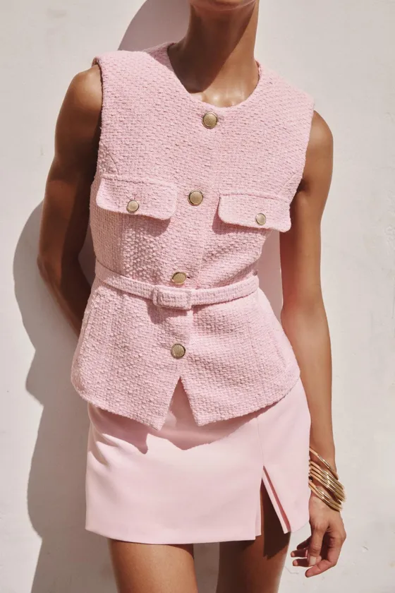 ЖИЛЕТ ИЗ РЕЛЬЕФНОЙ ТКАНИ С ПОЯСОМ