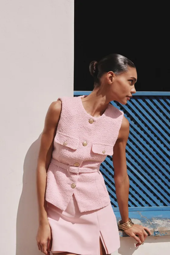 ЖИЛЕТ ИЗ РЕЛЬЕФНОЙ ТКАНИ С ПОЯСОМ