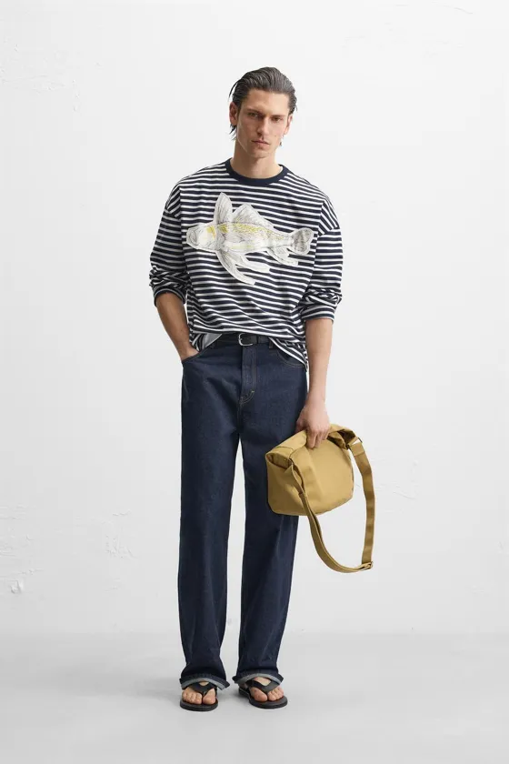 ЛОНГСЛИВ В ПОЛОСКУ С НАШИВКОЙ