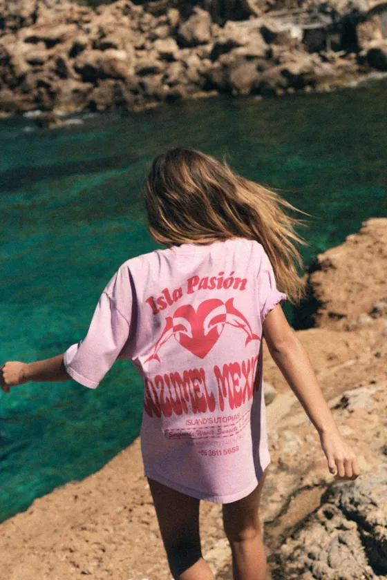 ФУТБОЛКА С ЭФФЕКТОМ ПОТЕРТОСТИ И ПРИНТОМ