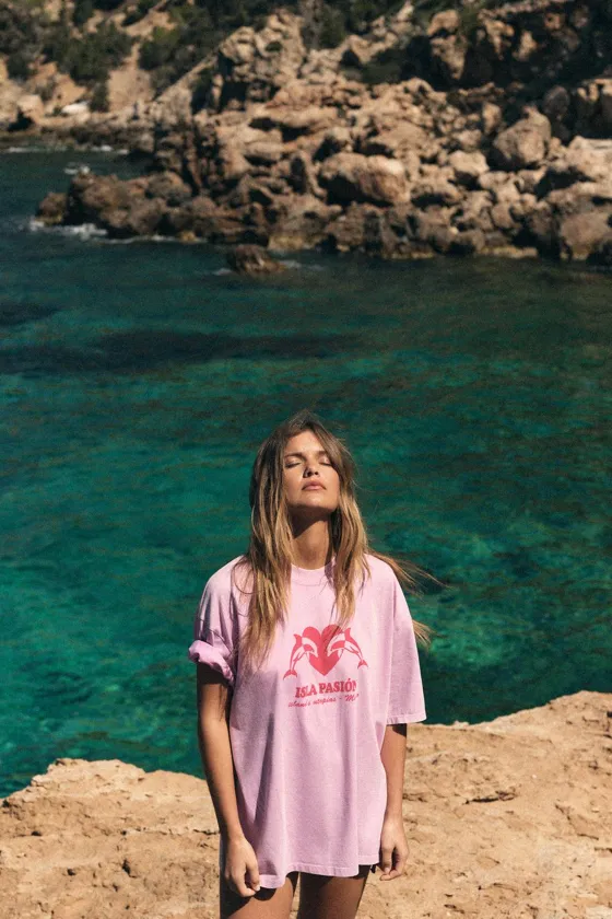 ФУТБОЛКА С ЭФФЕКТОМ ПОТЕРТОСТИ И ПРИНТОМ