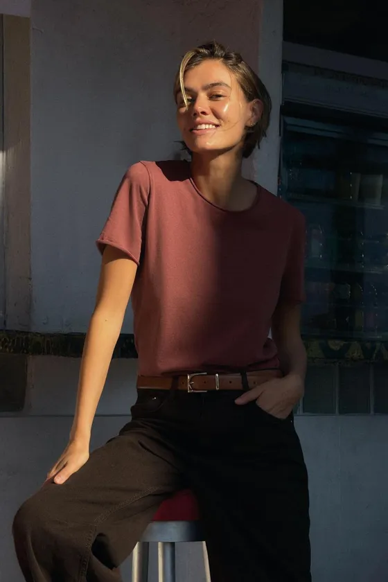 ФУТБОЛКА ИЗ ТКАНИ С ЭФФЕКТОМ ПОТЕРТОСТИ